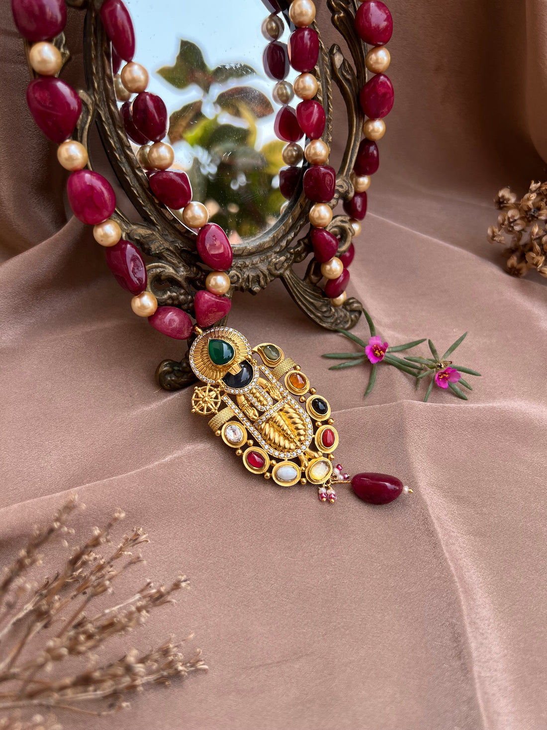Navarathna studded Balaji pendant.